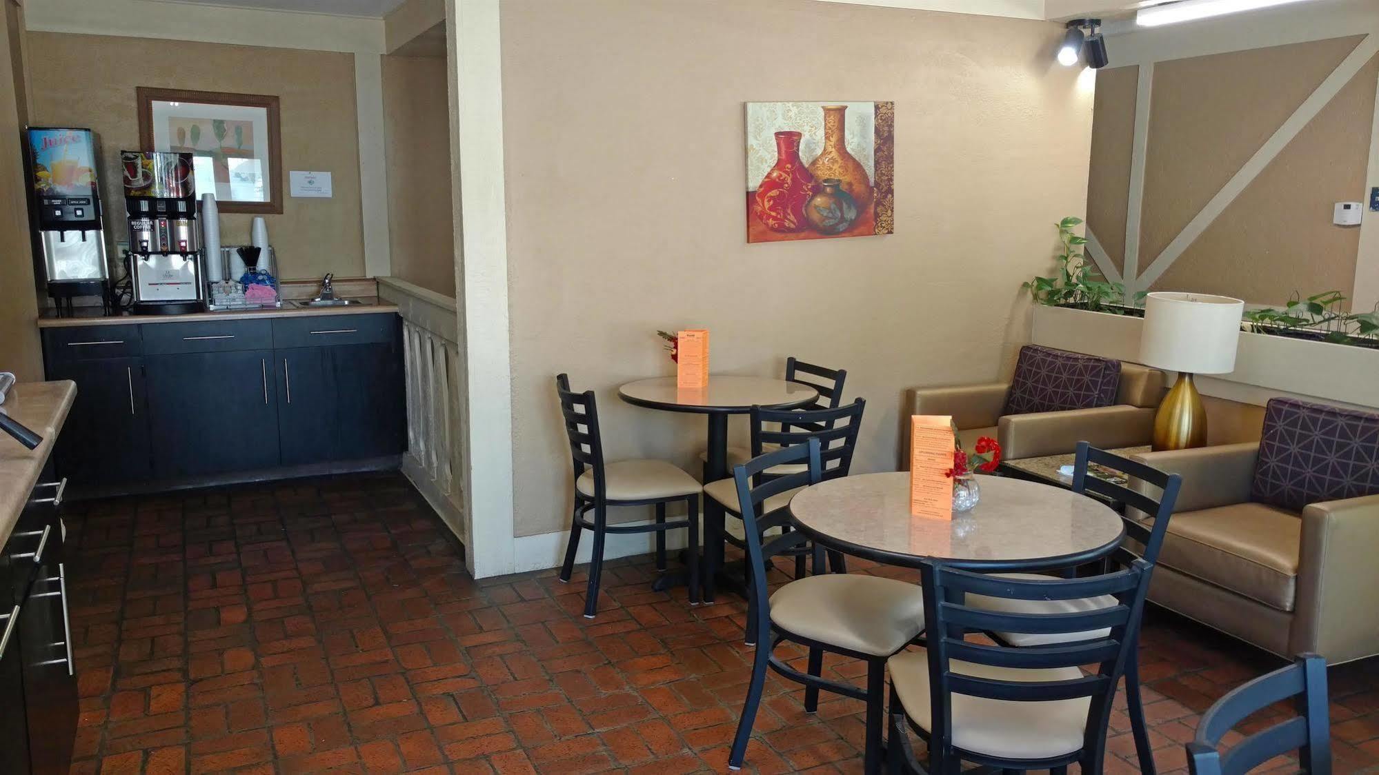 韦伯斯特城美洲最佳价值酒店 Webster City 外观 照片